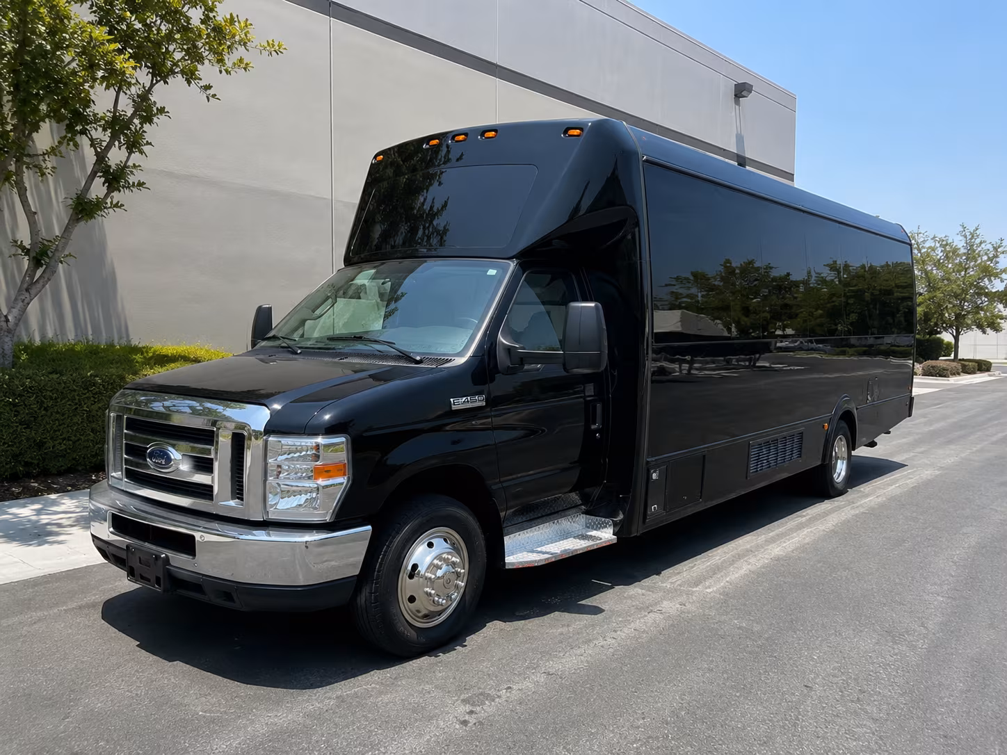 affordable sioux falls prom party bus prices split across your group